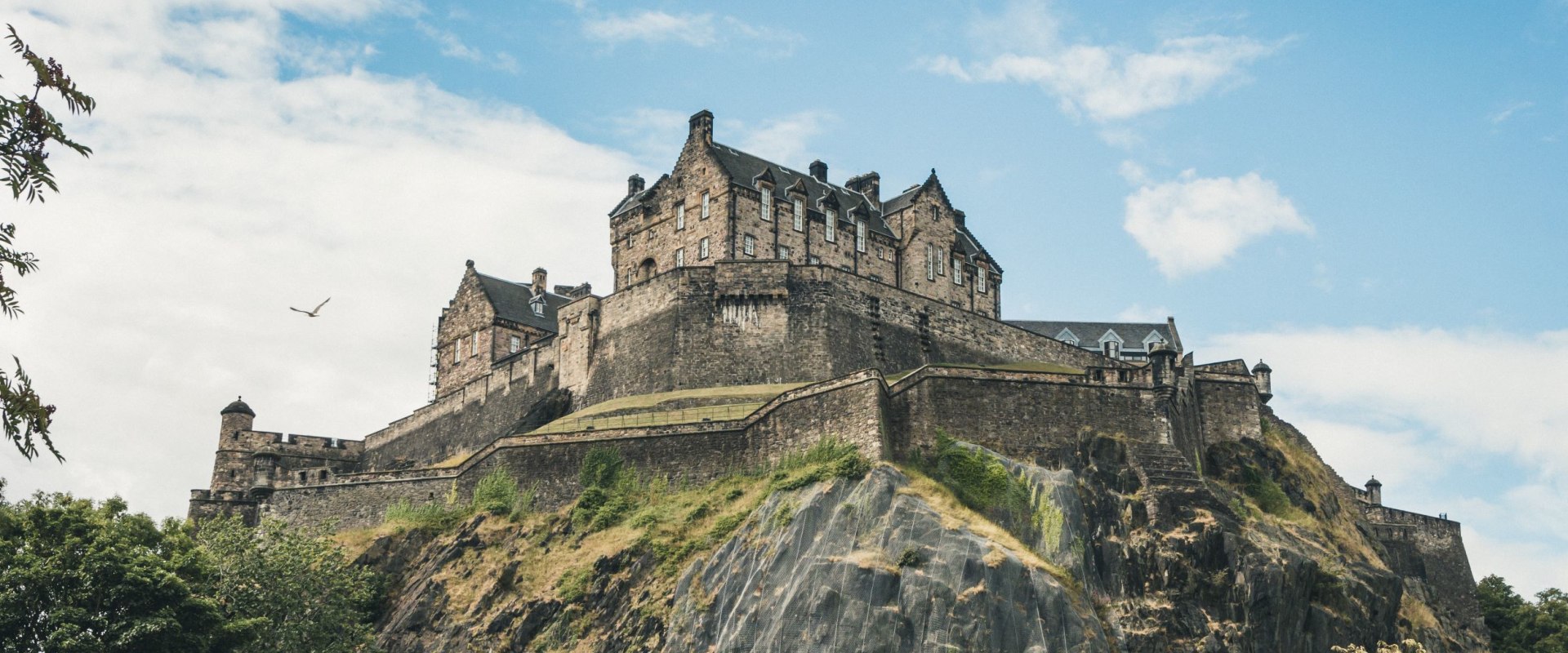 Exploring the History and Culture of Edinburgh Castle
